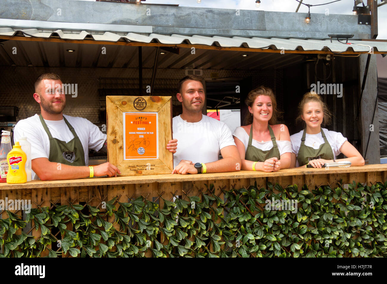 TV personality Jimmy Doherty presents Street Dawgs with Sausage Producer of the Year award, Music Festival, Jimmy's Farm, 2016 Stock Photo