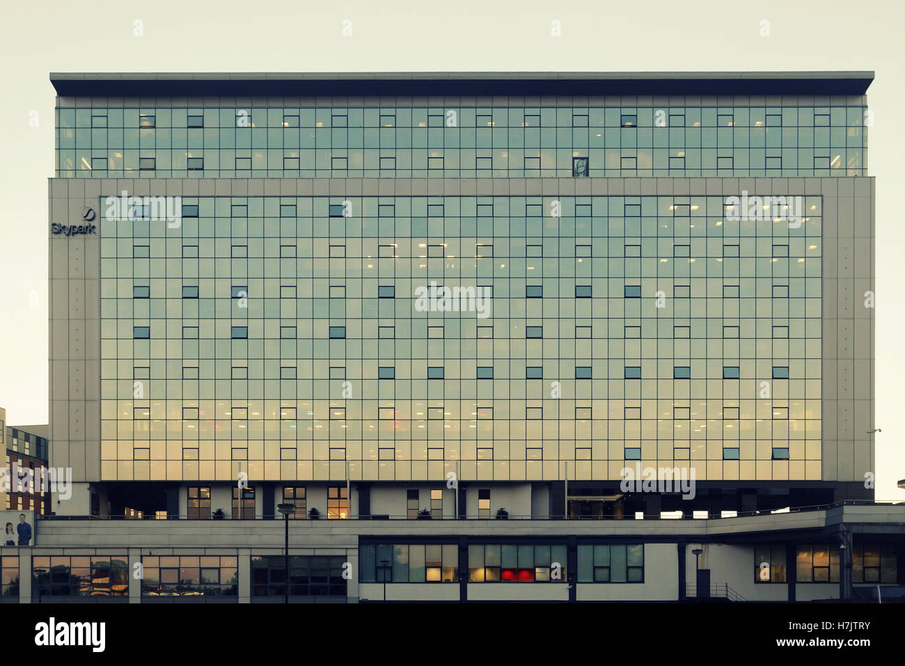 skypark finnieston Glasgow block office infra red Stock Photo Alamy