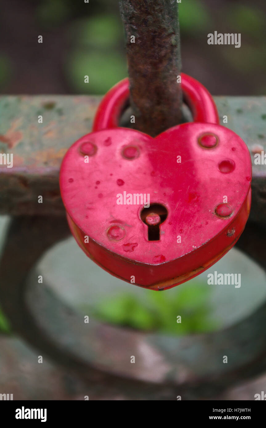 Red Padlock in heart style on the fence of a bridge Stock Photo - Alamy
