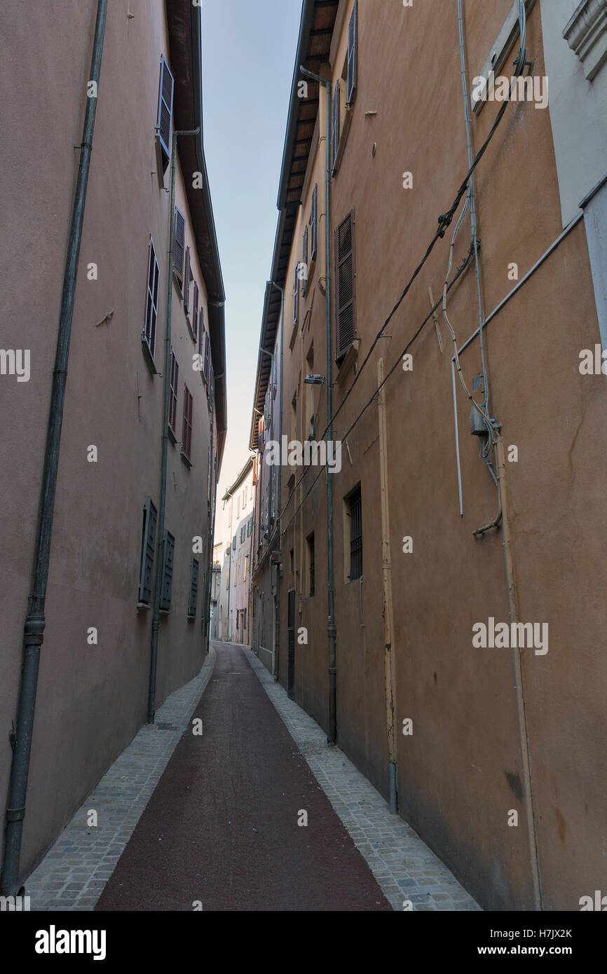 Old narrow street with residential buildings in Rimini, Italy Stock ...