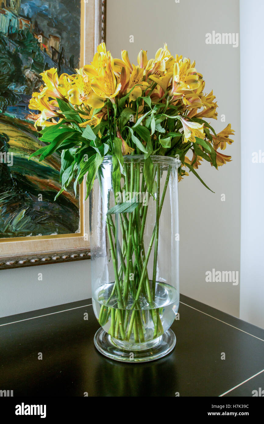 Yellow flower arrangement in a home Stock Photo - Alamy