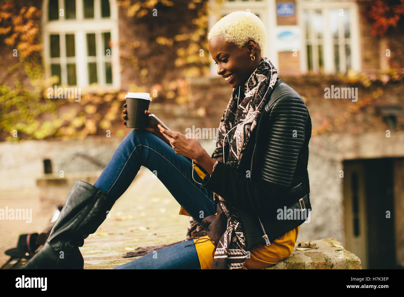 Young fashionable black woman hi-res stock photography and images - Alamy