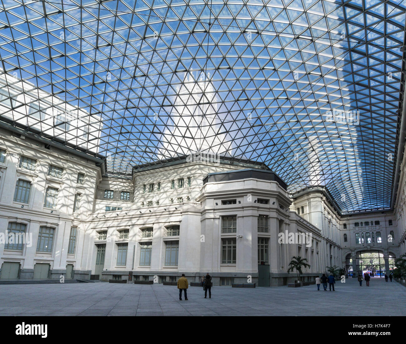 Geodesic Crystal Geodesic domes hi-res stock photography and images - Alamy