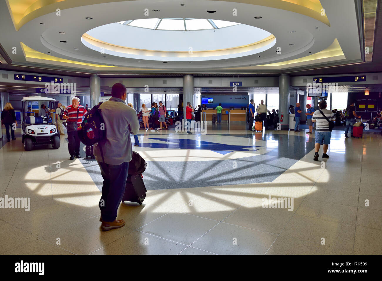 Concourse in Chicago O'Hare International Airport, USA Stock Photo Alamy