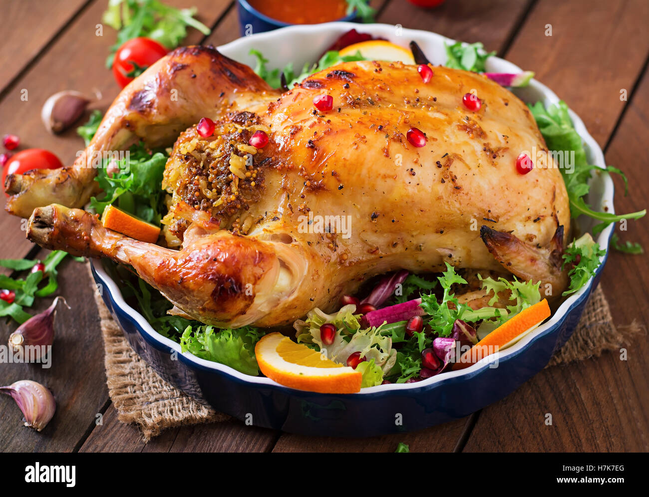 Курица фаршированная называется. Курица фаршированная рисом. Курица в духовке целиком с начинкой. Мясо цапли. Курица фаршированная называется.