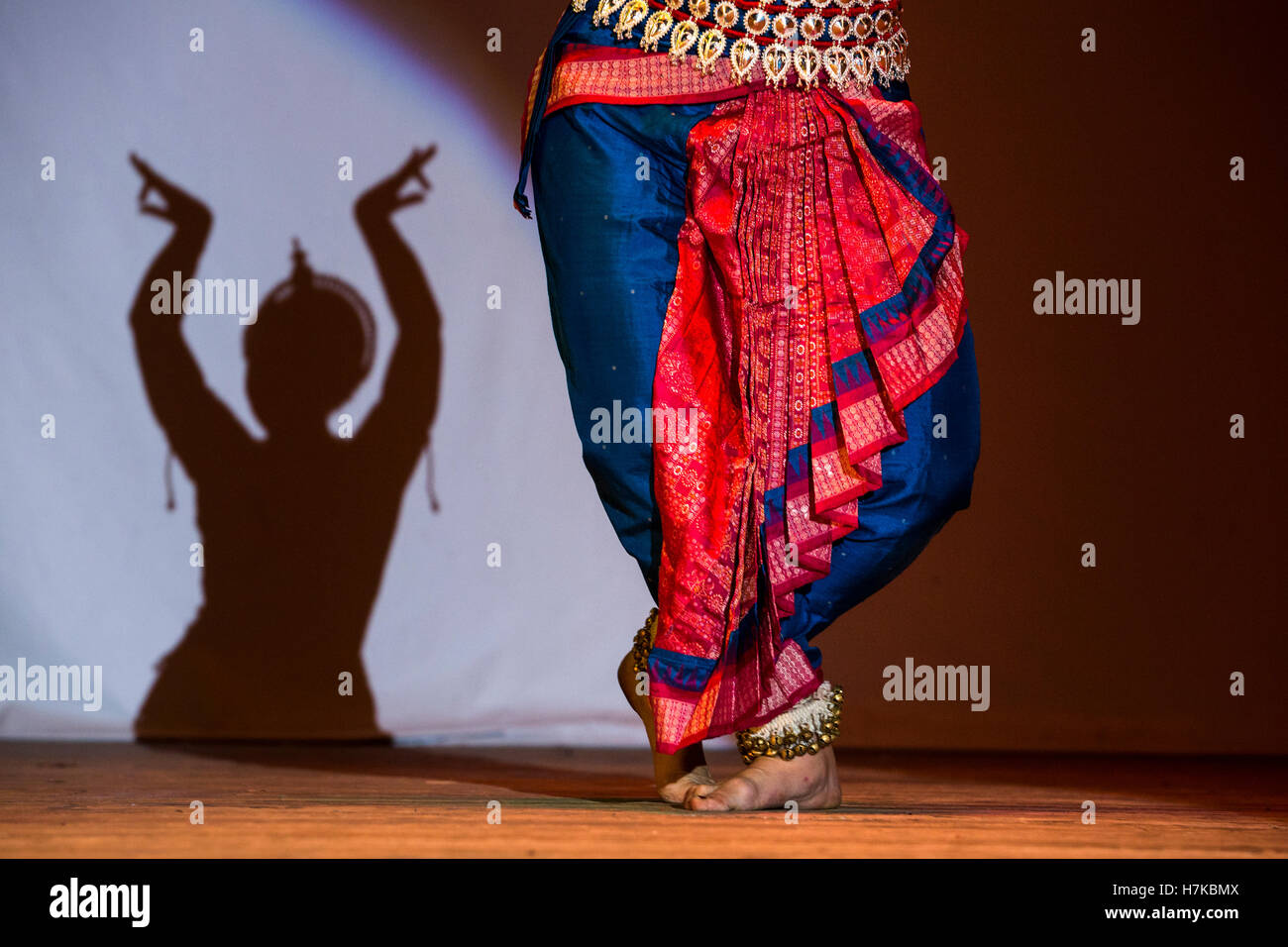 Hindu Dancing Girl Hi res Stock Photography And Images Alamy hindu-dancing-girl-hi-res-stock-photography-and-images-alamy