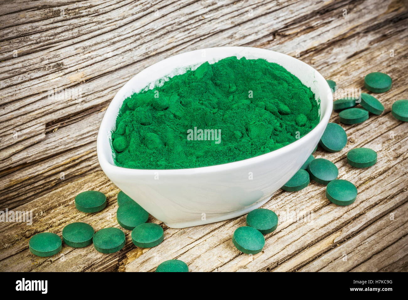 Spirulina,chlorella supplement powder and pills on wood Stock Photo Alamy