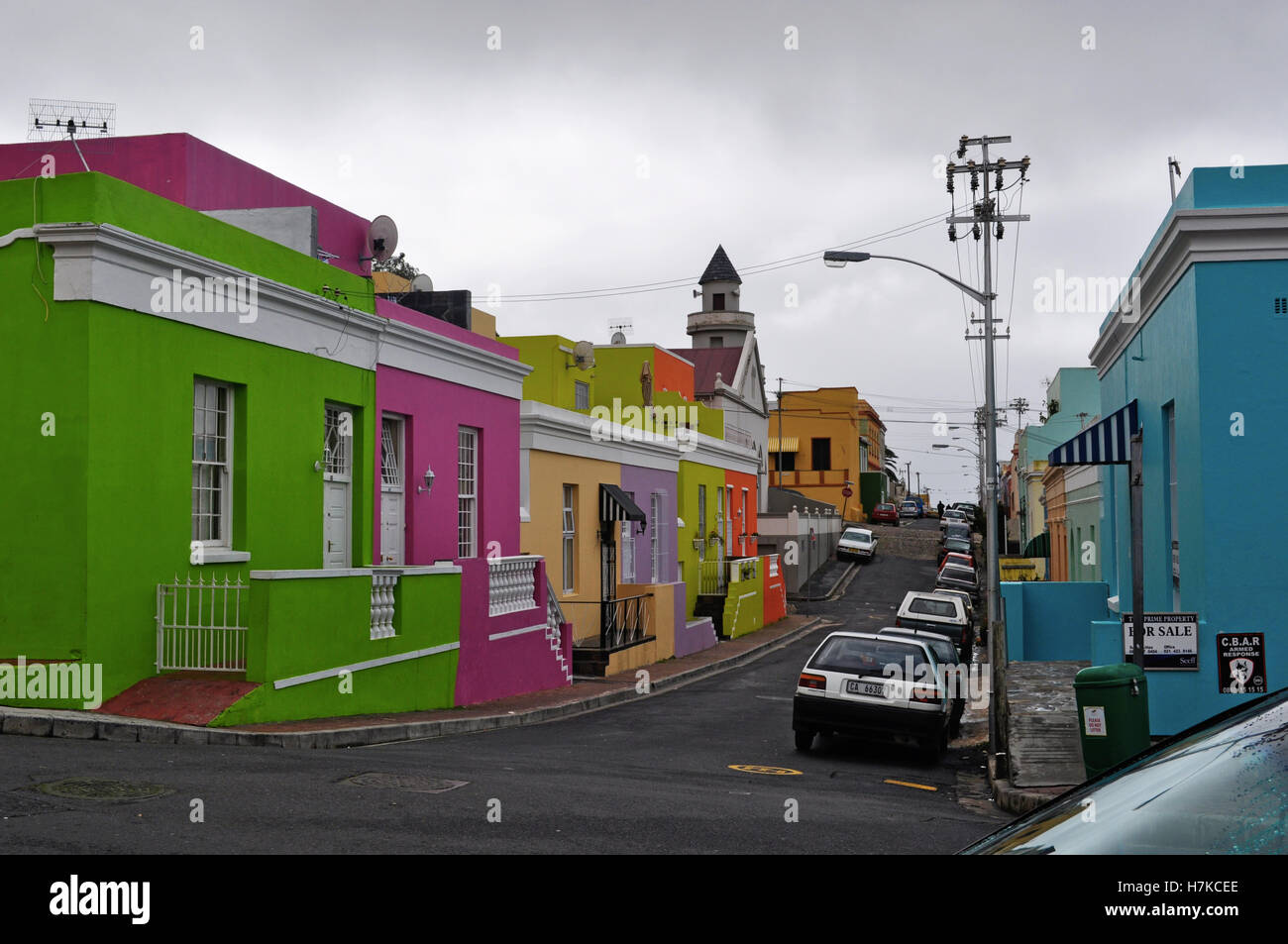 South Africa: the skyline and view of Bo-Kaap, the muslim quarter of Cape Town known for its brightly colorful houses and cobble stoned streets Stock Photo