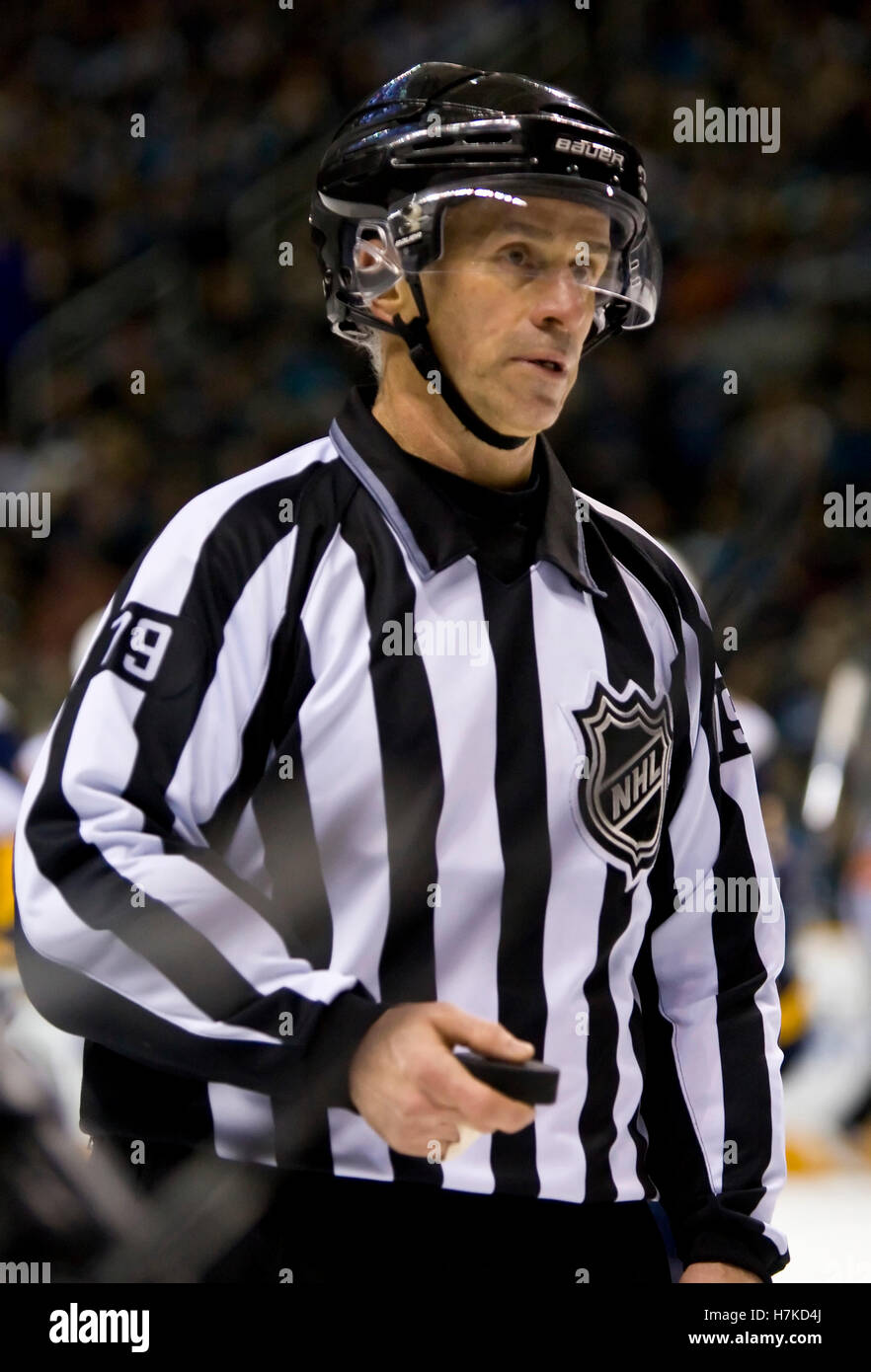 Hockey umpire hi-res stock photography and images - Alamy