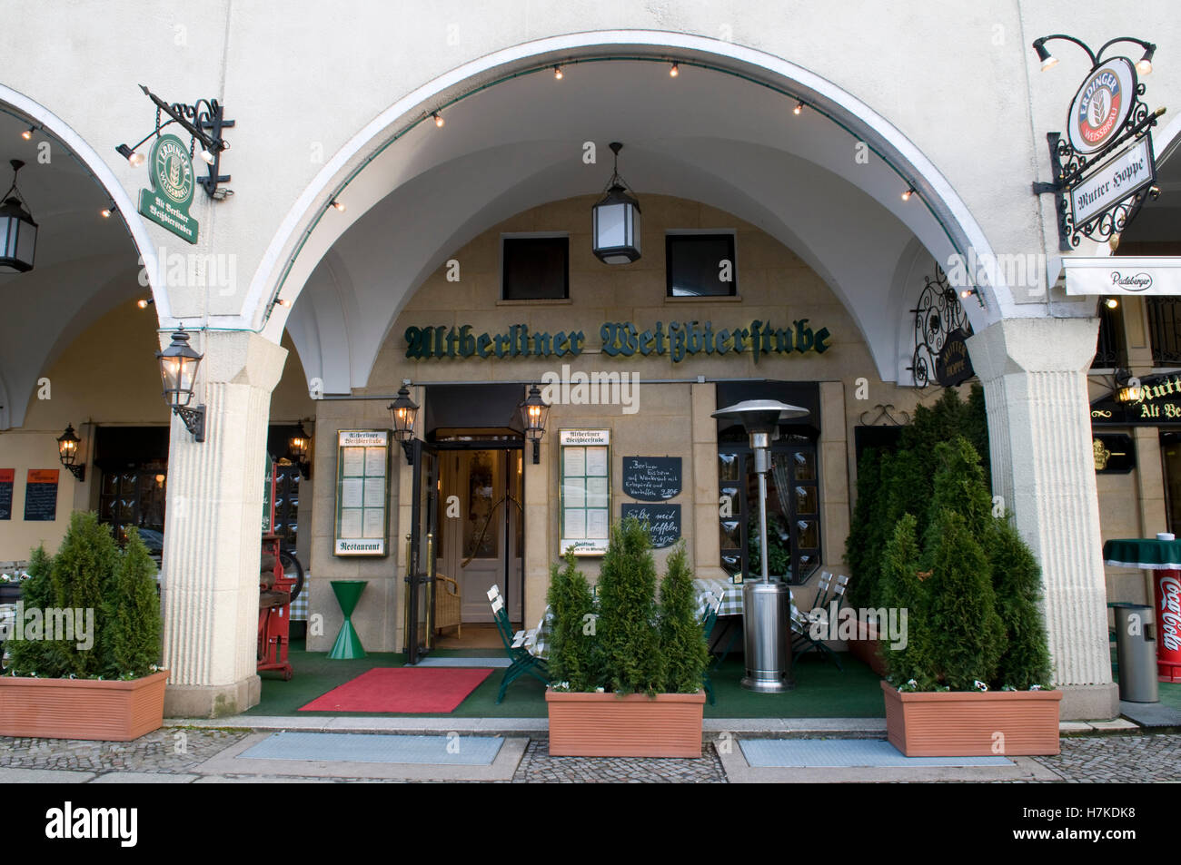 Altberliner Weissbierstube, Mutter Hoppe, a pub in the Nikolai Quarter, Berlin Stock Photo