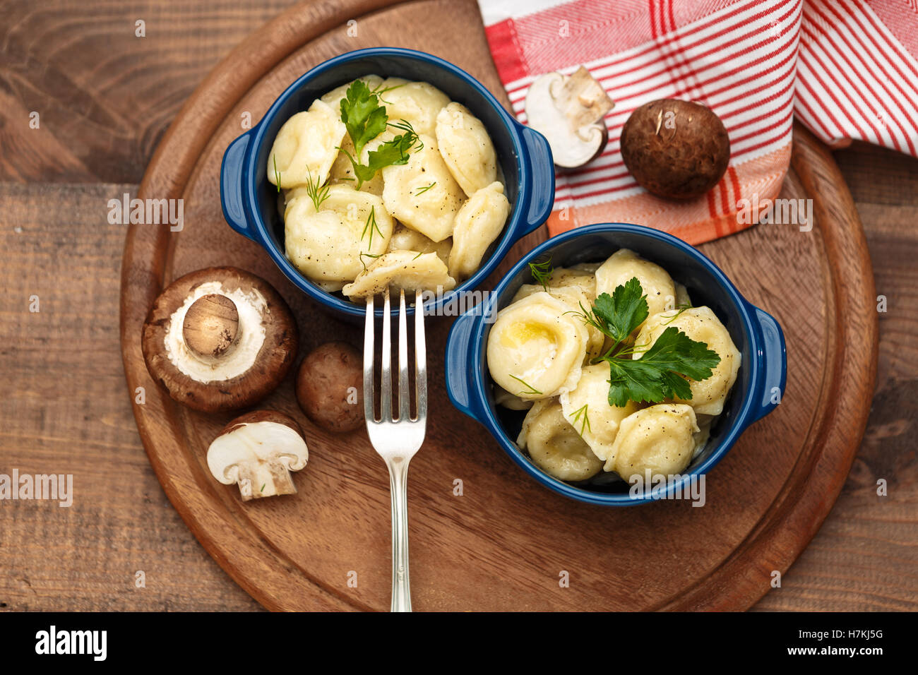 Meat Dumplings - russian boiled pelmeni in plate Stock Photo - Alamy Meat Dumplings - russian boiled pelmeni in plate Stock Photo - Alamy