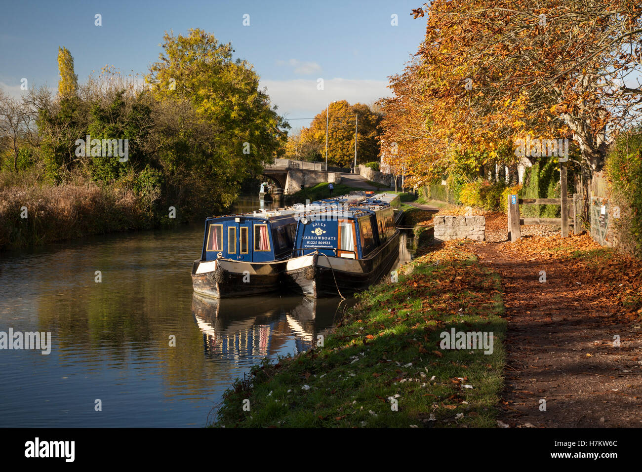 Kennet and Avon Canal autumn, Bradford on Avon, Wiltshire, England, UK Stock Photo