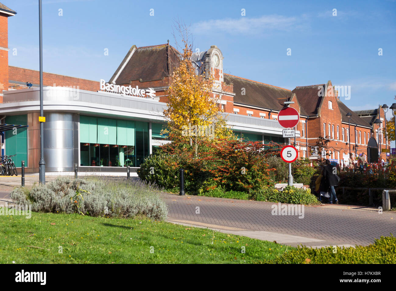 Basingstoke railway station, Hampshire Stock Photo 125212971 Alamy