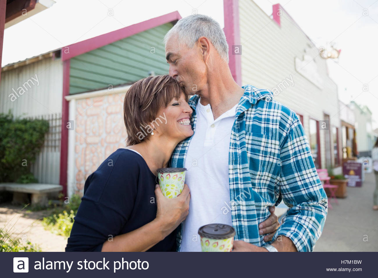 Mature Couple Kissing Outdoors Hi res Stock Photography And Images Alamy Mature Couple Kissing Outdoors Hi res Stock Photography And Images Alamy