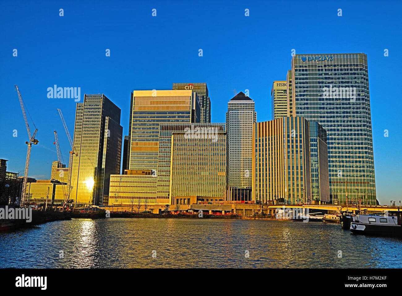 Canary wharf skyline 2016 hi-res stock photography and images - Alamy