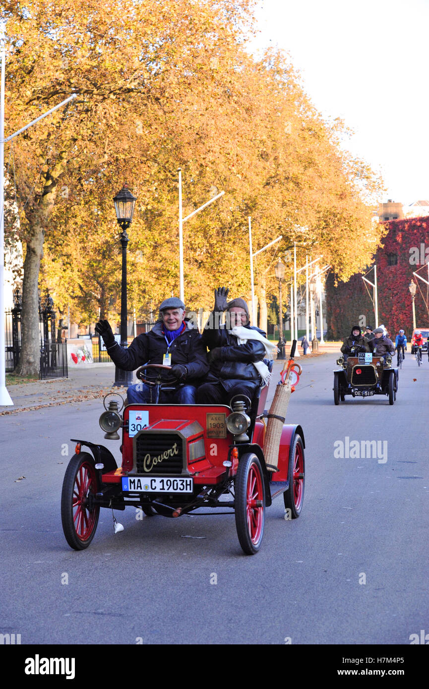 London, UK. 6th Nov, 2016.  Vintage cars and other motorised vehicles moving through central London during the annual Bonhams London to Brighton Veteran Car Run. The car in the foreground is a 1904c Covert Tonneau. 428 Vehicles took part in this year's run which happens on the first Sunday of every November and commemorates the original Emancipation Run of 14 November 1896. Credit:  Michael Preston/Alamy Live News Stock Photo