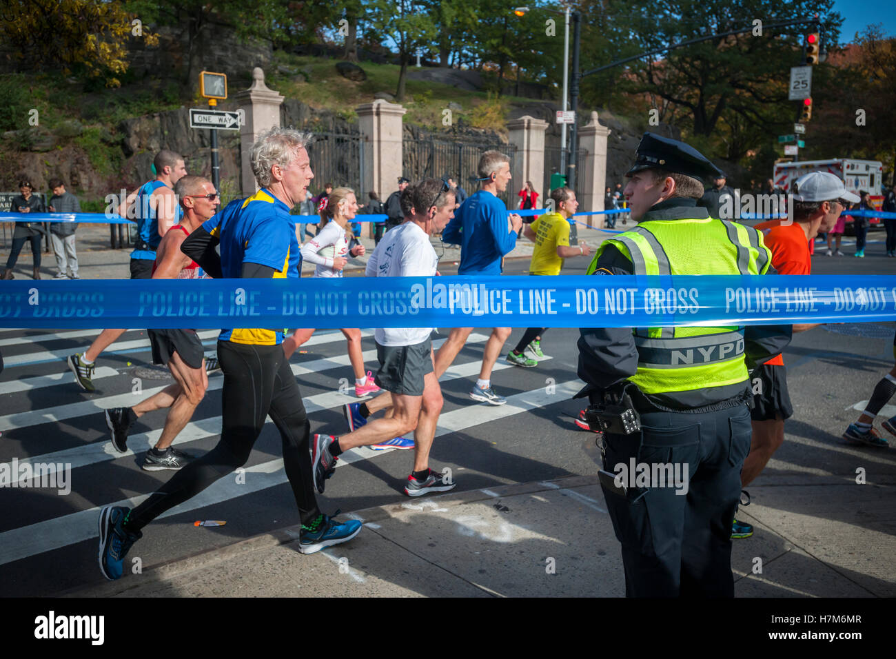 New York, USA. 06th Nov, 2016. An NYPD officer on duty as runners pass ...