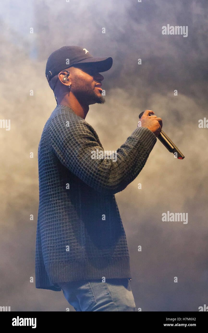 Bryson Tiller performs at The Real Show 2016 presented by Real 92.3 at The Forum in Los Angeles, Ca Stock Photo
