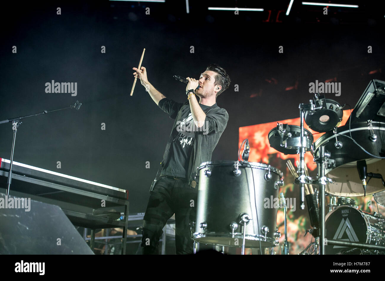 Manchester UK. 6th November 2016. Bastille perform at The Manchester Arena on their headline tour 2016, Manchester 06/11/2016 Credit:  Gary Mather/Alamy Live News Stock Photo