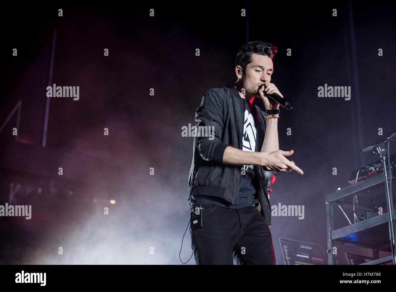 Manchester UK. 6th November 2016. Bastille perform at The Manchester Arena on their headline tour 2016, Manchester 06/11/2016 Credit:  Gary Mather/Alamy Live News Stock Photo