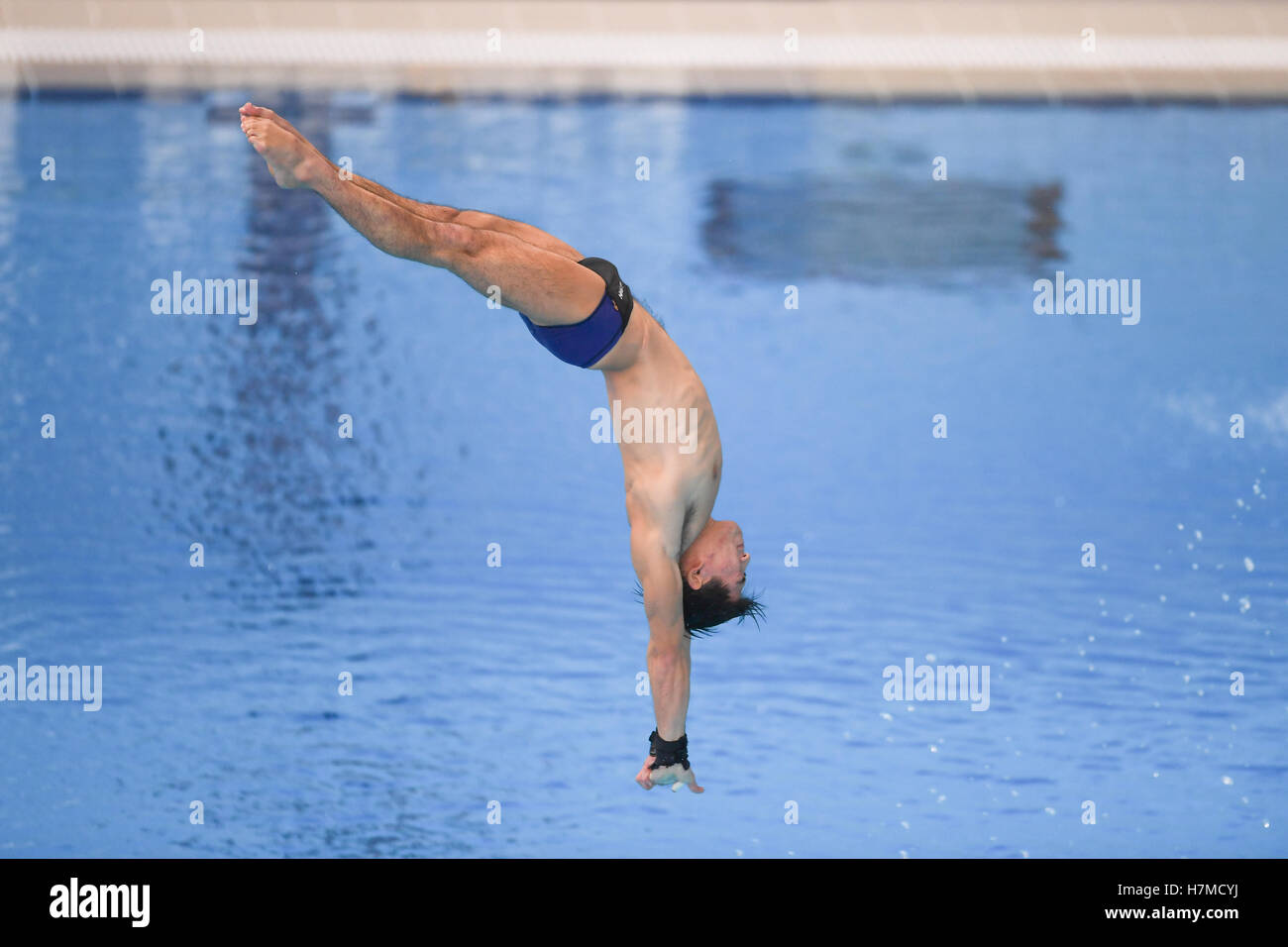 Mens 10m platform diving hi-res stock photography and images - Alamy