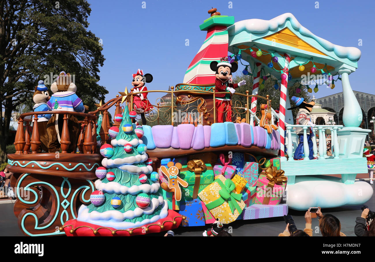 Tokyo, Japan. 7th Nov, 2016. Disney Cartoon characters stand on a float during the theme park's Christmas parade at Tokyo Disneyland in suburban Tokyo, Japan, on Nov. 7, 2016. The Christmas parade kicked off here on Monday and would be held till Dec. 25, 2016. Credit:  Ma Zheng/Xinhua/Alamy Live News Stock Photo