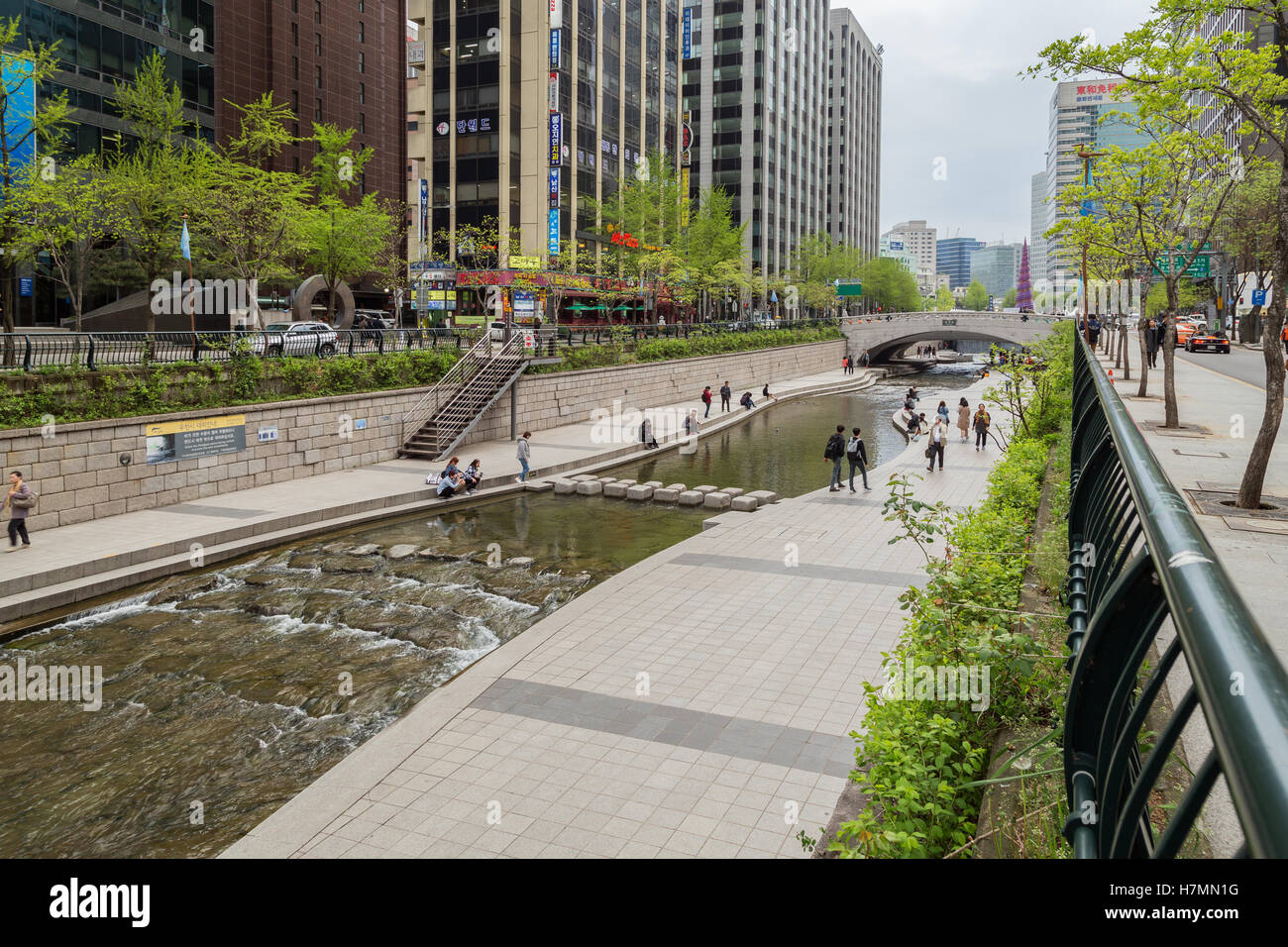 View of modern office buildings and people along the Cheonggyecheon Stream in Seoul, South Korea. Stock Photo