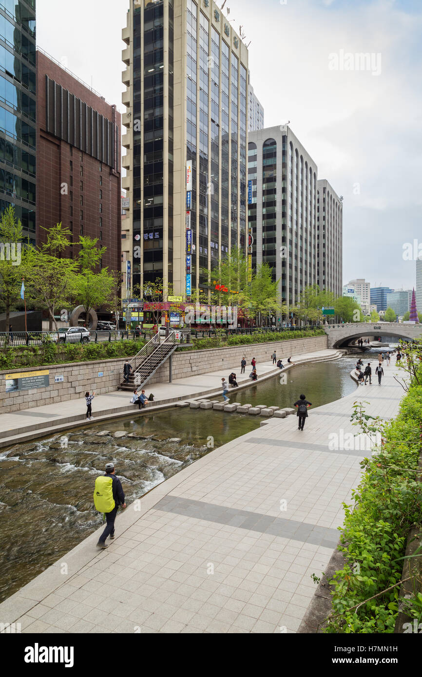View of modern office buildings and people along the Cheonggyecheon Stream in Seoul, South Korea. Stock Photo