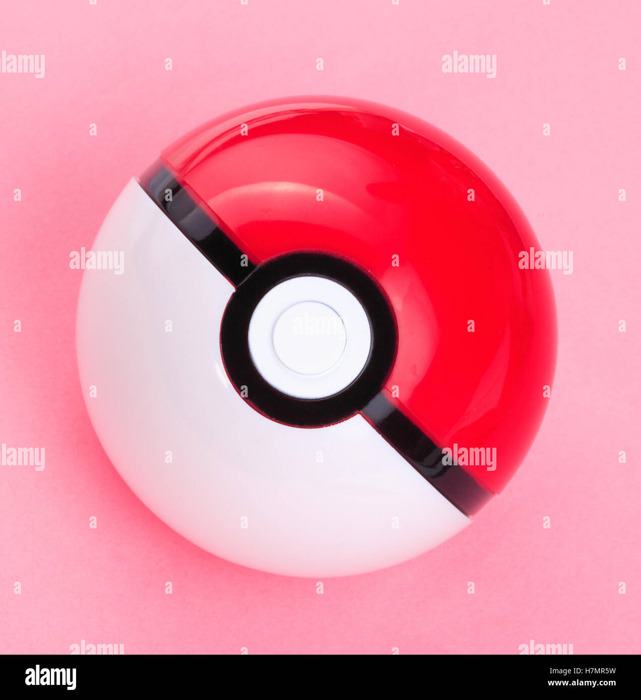 Pokeball vector hi-res stock photography and images - Alamy