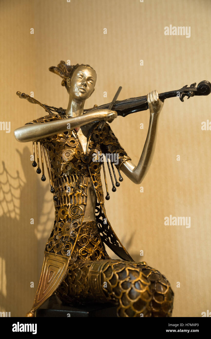 metal sculpture violin player Stock Photo Alamy