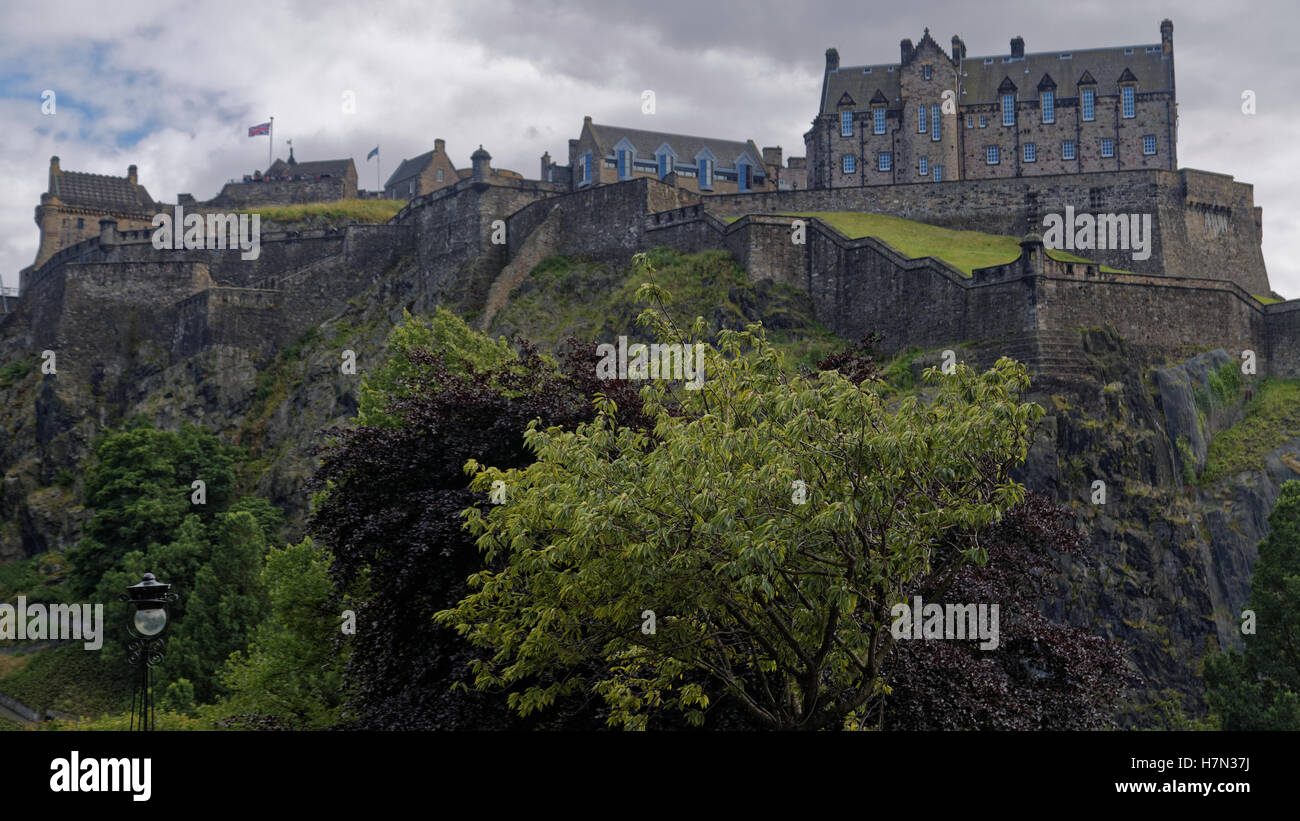 Edinburgh Castle from princes gardens rock Stock Photo