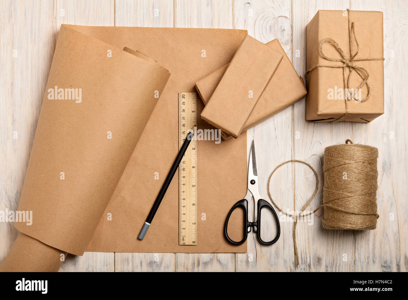 Wrapping Christmas gifts in Kraft paper and rope Stock Photo Alamy