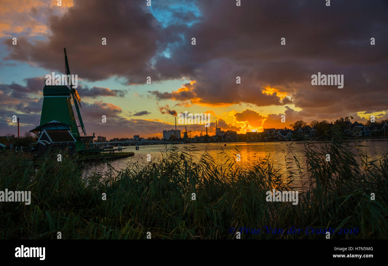 Dutch windmill on weir Zaandam at dusk moody sky Stock Photo Alamy
