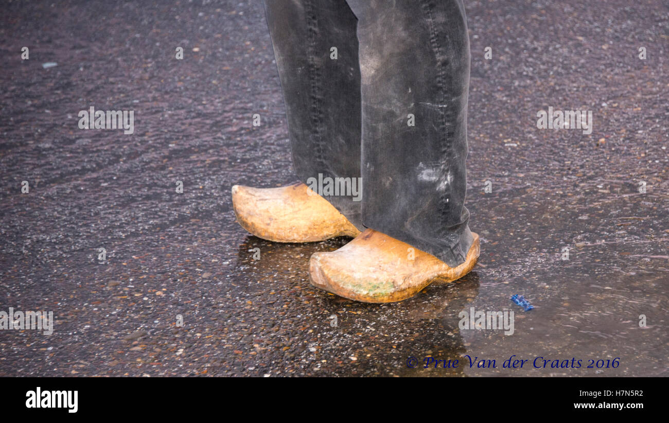 slip on rain clogs
