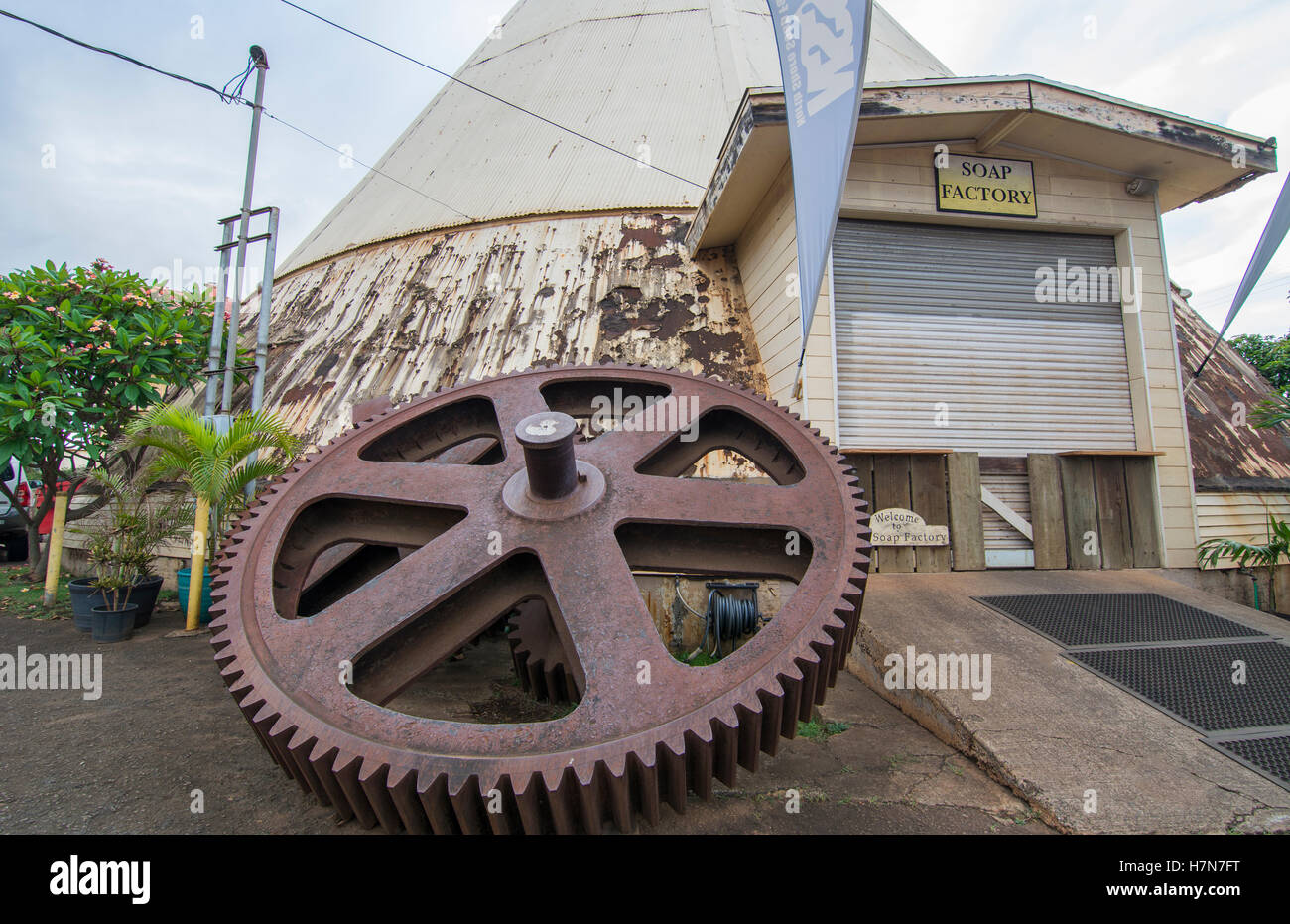 Waialua Hawaii Oahu old deserted sugar mill with giant gears deserted mill Stock Photo Alamy