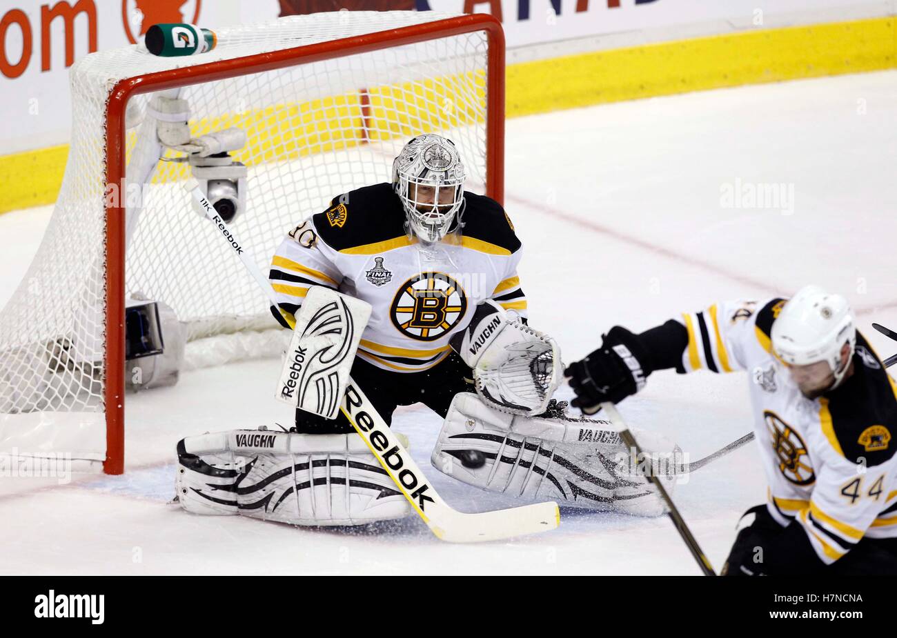 Goalie Thomas leads Boston Bruins to Stanley Cup, Bruins