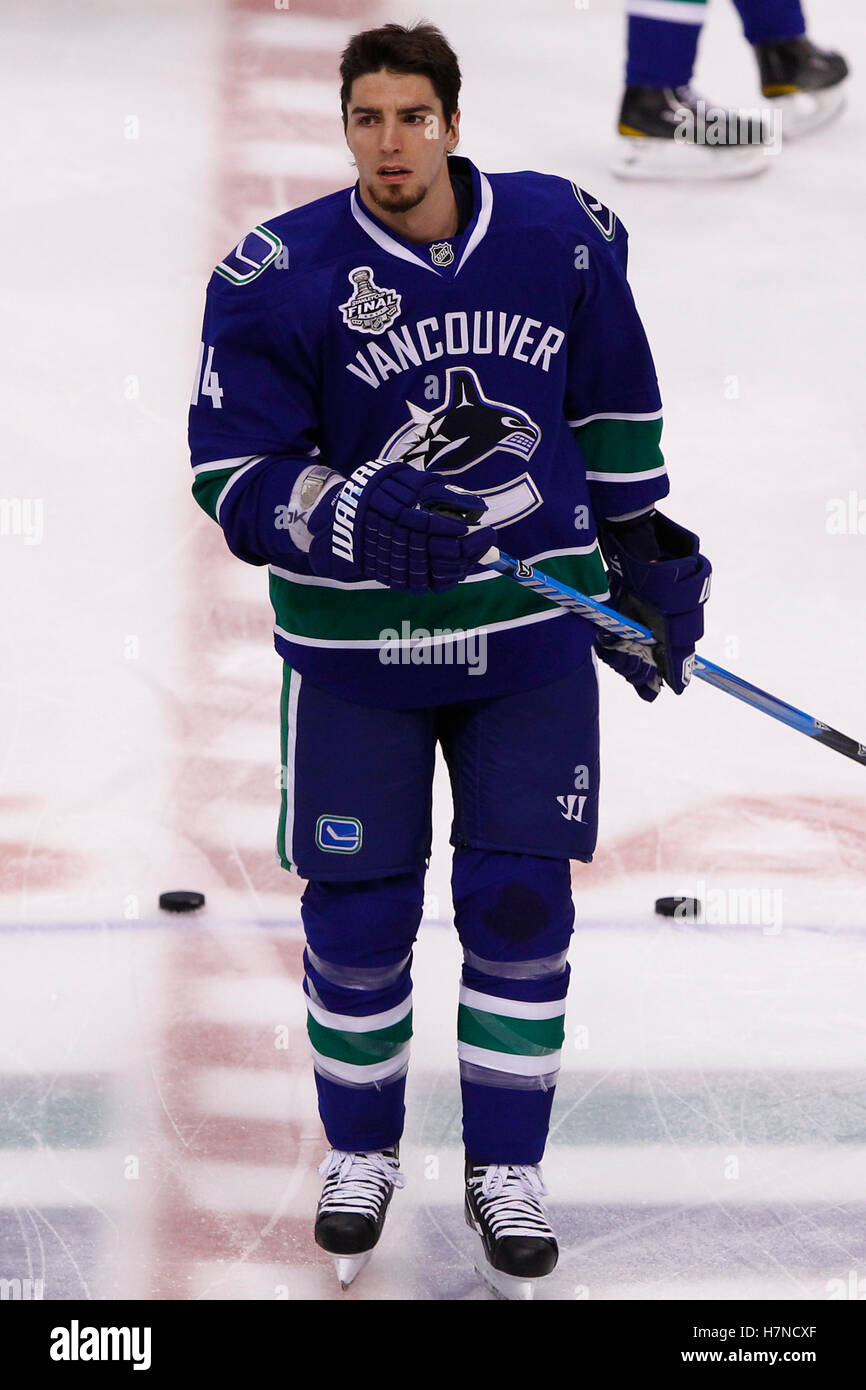 2,443 Vancouver Canucks Alexandre Burrows Stock Photos, High-Res Pictures,  and Images - Getty Images