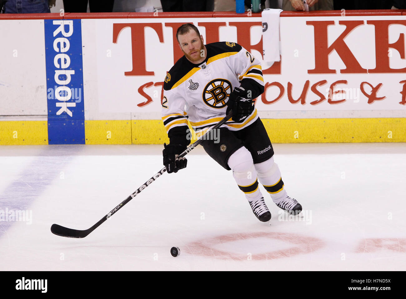 https://c8.alamy.com/comp/H7ND5X/june-10-2011-vancouver-bc-canada-boston-bruins-right-wing-shawn-thornton-H7ND5X.jpg