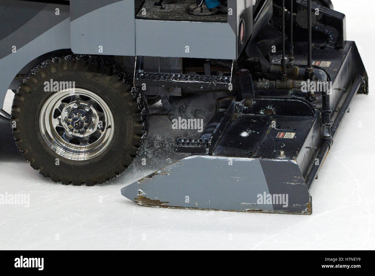 Ice hockey zamboni hires stock photography and images Alamy