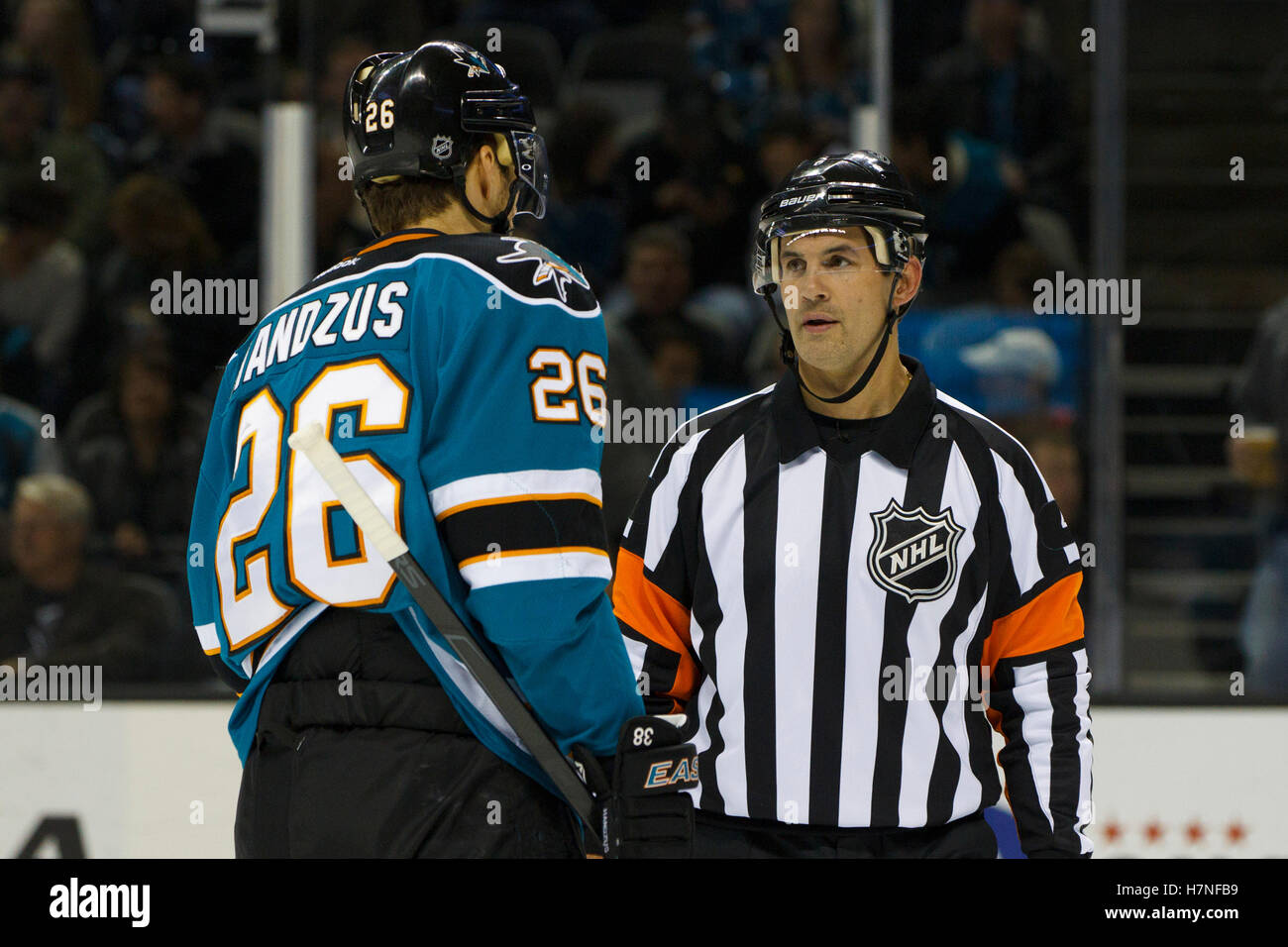 Nhl referee hi-res stock photography and images - Page 4 - Alamy