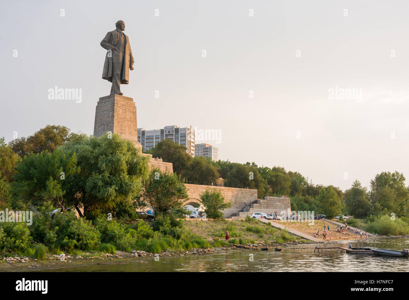 Chozilgan anusning yaqin plandagi videosini korsating