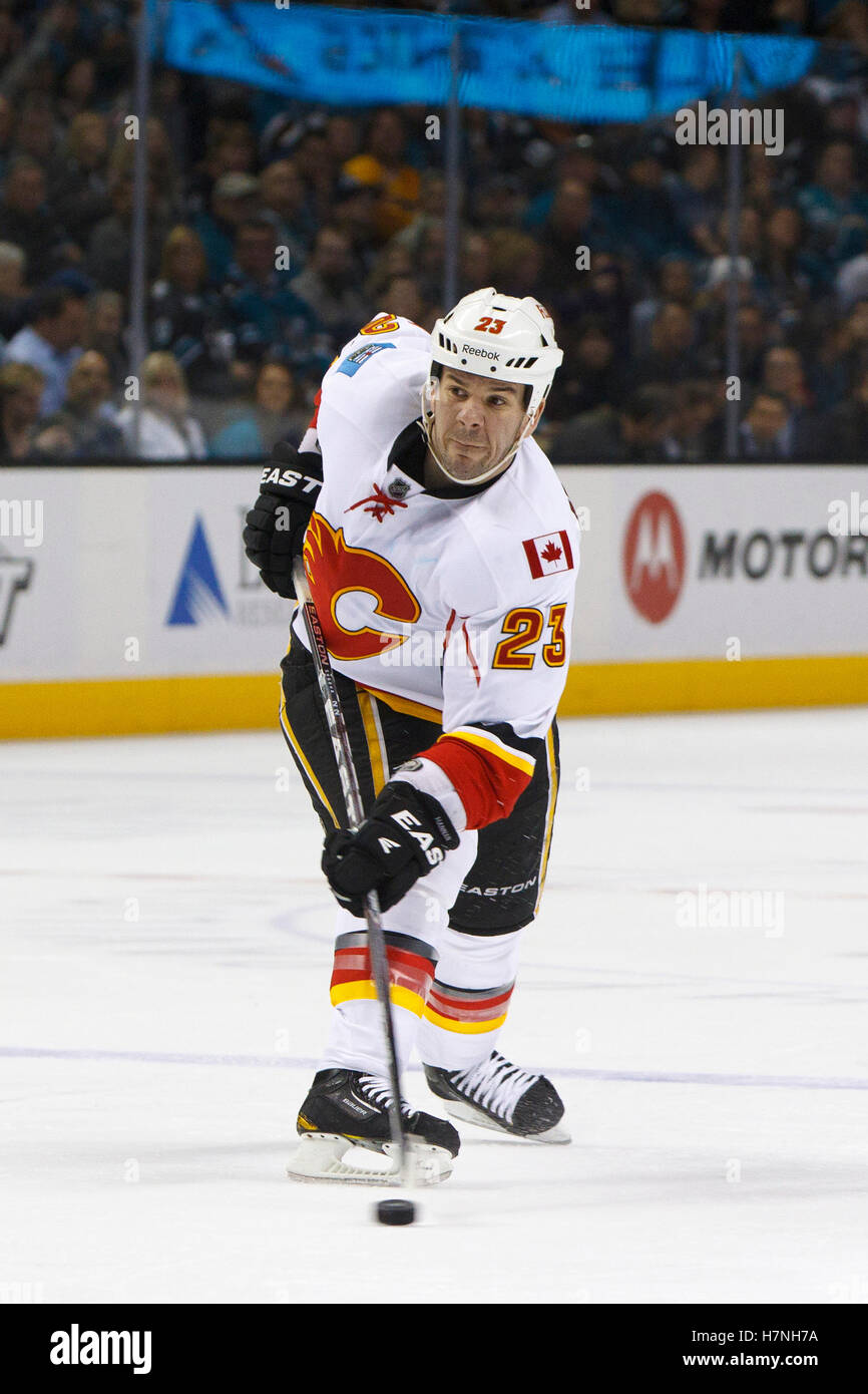 4,722 Calgary Flames Devils Stock Photos, High-Res Pictures, and Images -  Getty Images