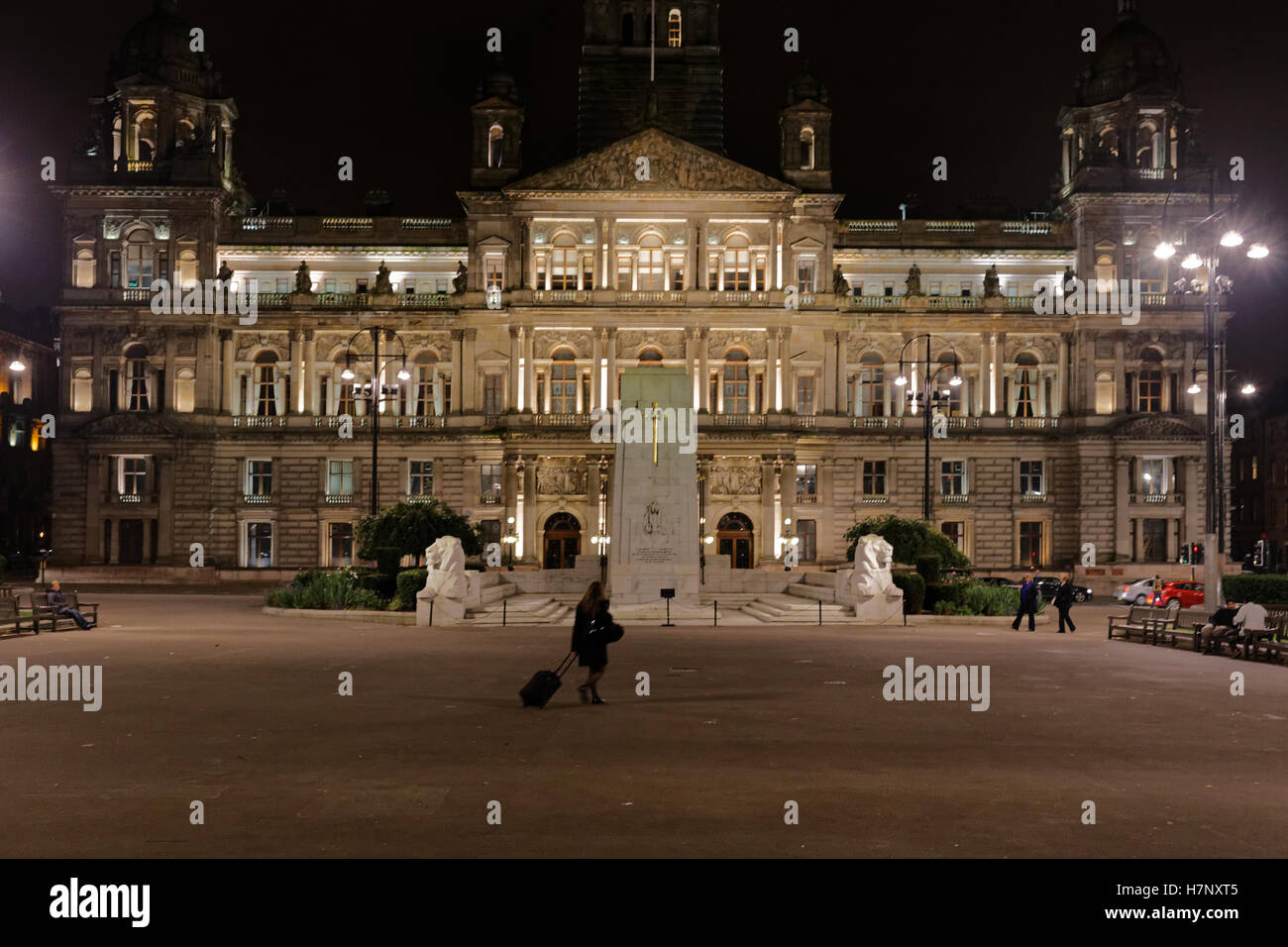 George Square and the city chambers with the cenotaph in Glasgow city center  centre locals and tourists at night Stock Photo