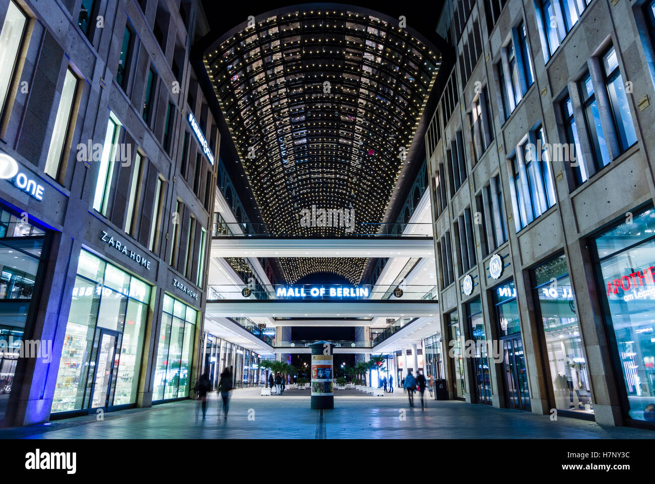 Street cafe and potsdamer platz berlin hi-res stock photography and images  - Alamy