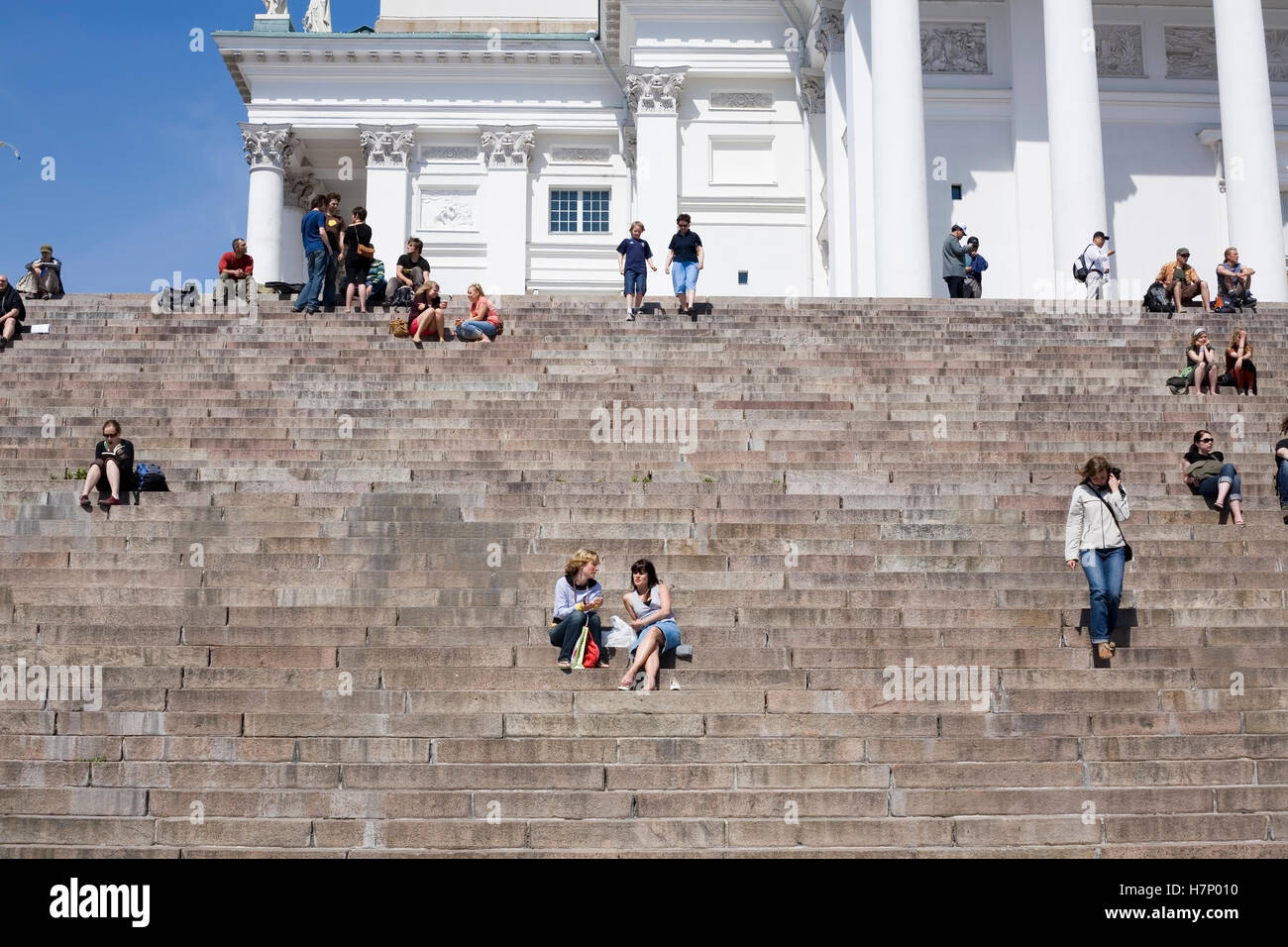 People sitting on stairs hi-res stock photography and images - Alamy