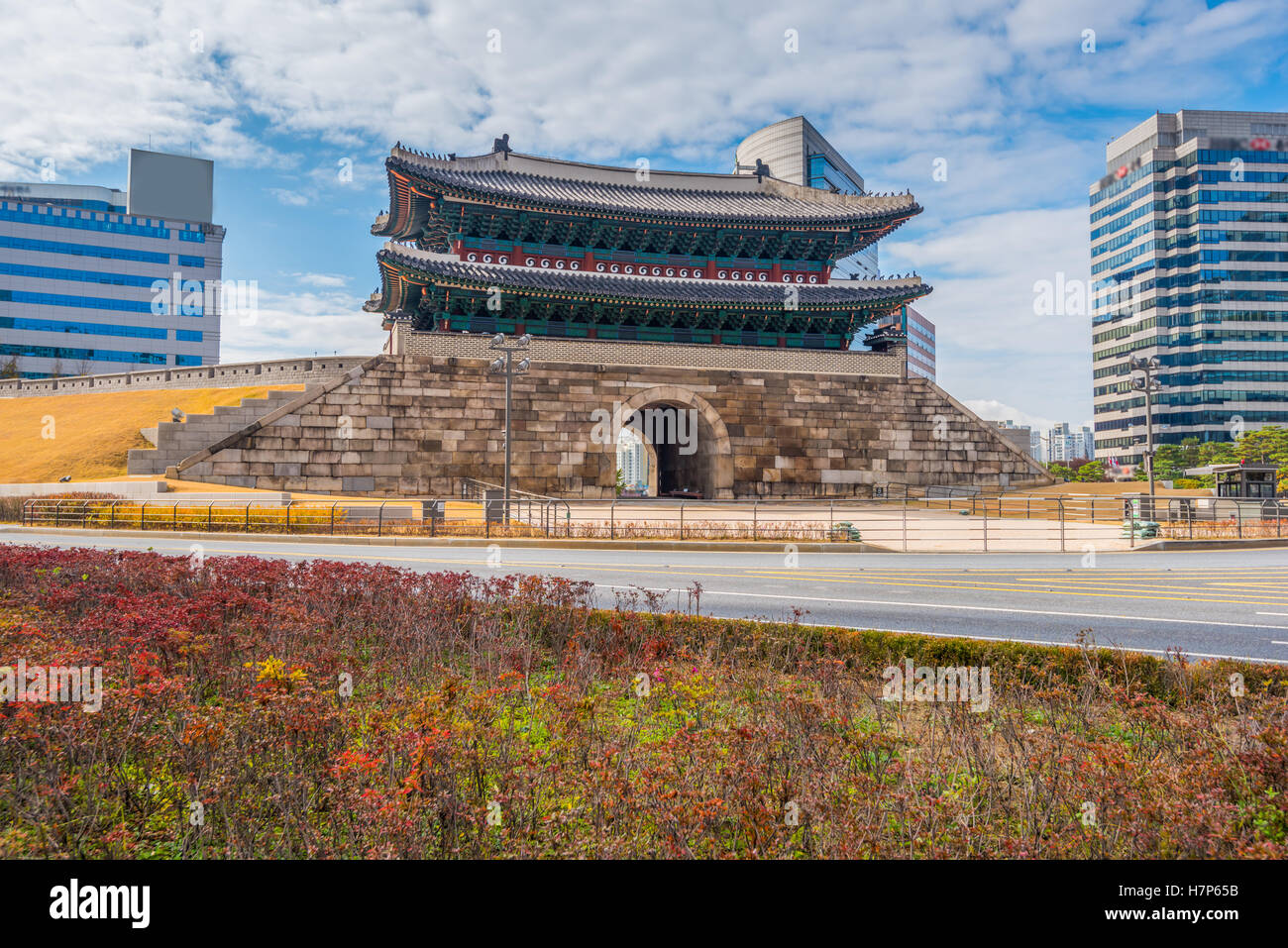 Namdaemun Gate in Seoul ,South Korea Stock Photo Alamy