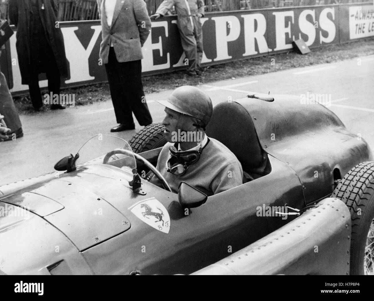 Peter Collins In Lancia Ferrari At British Grand Prix Silverstone 1956 Stock Photo Alamy Peter Collins In Lancia Ferrari At British Grand Prix Silverstone 1956 Stock Photo Alamy