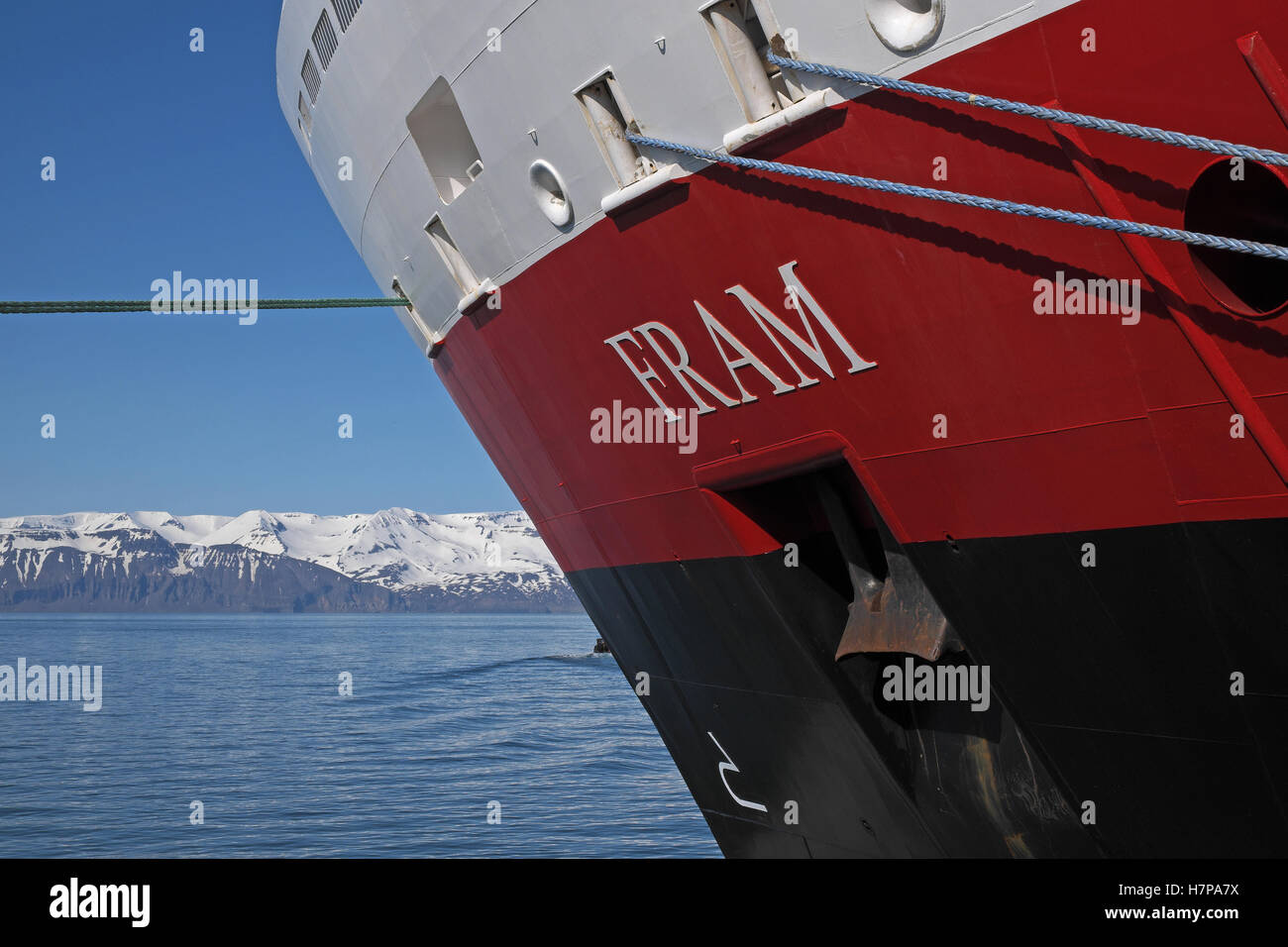 Tension; mooring ropes securing a cruise ship, Husavik, Iceland Stock Photo Alamy