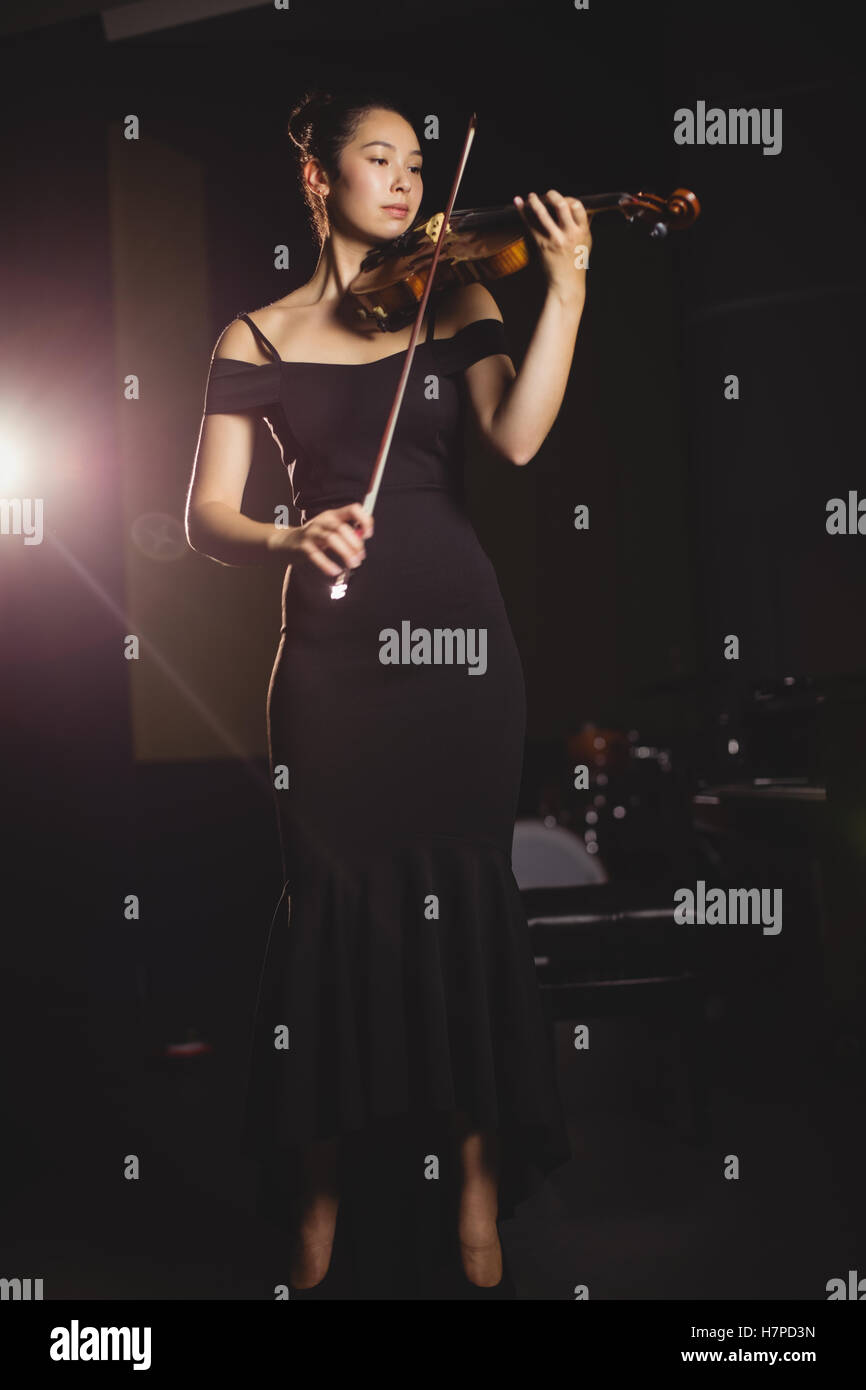 Female student playing violin Stock Photo - Alamy