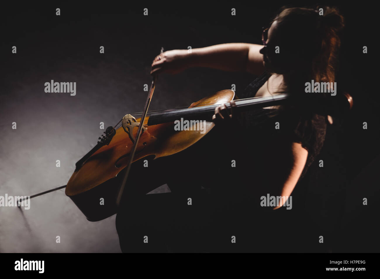 Female student playing violin Stock Photo - Alamy
